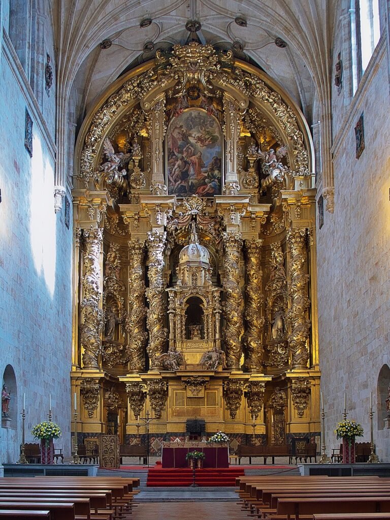 El retablo de la Iglesia de San Esteban de Salamanca dio nombre al estilo barroco del churrigueresco