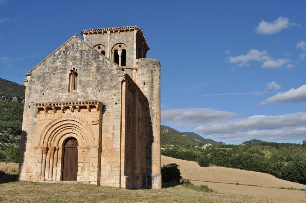 Ermita de San Pedro de Tejada, una muestra bellísima y bien conservada del románico de Las Merindades