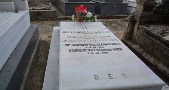 Sepultura de Filiberto Villalobos en el cementerio de Salamanca