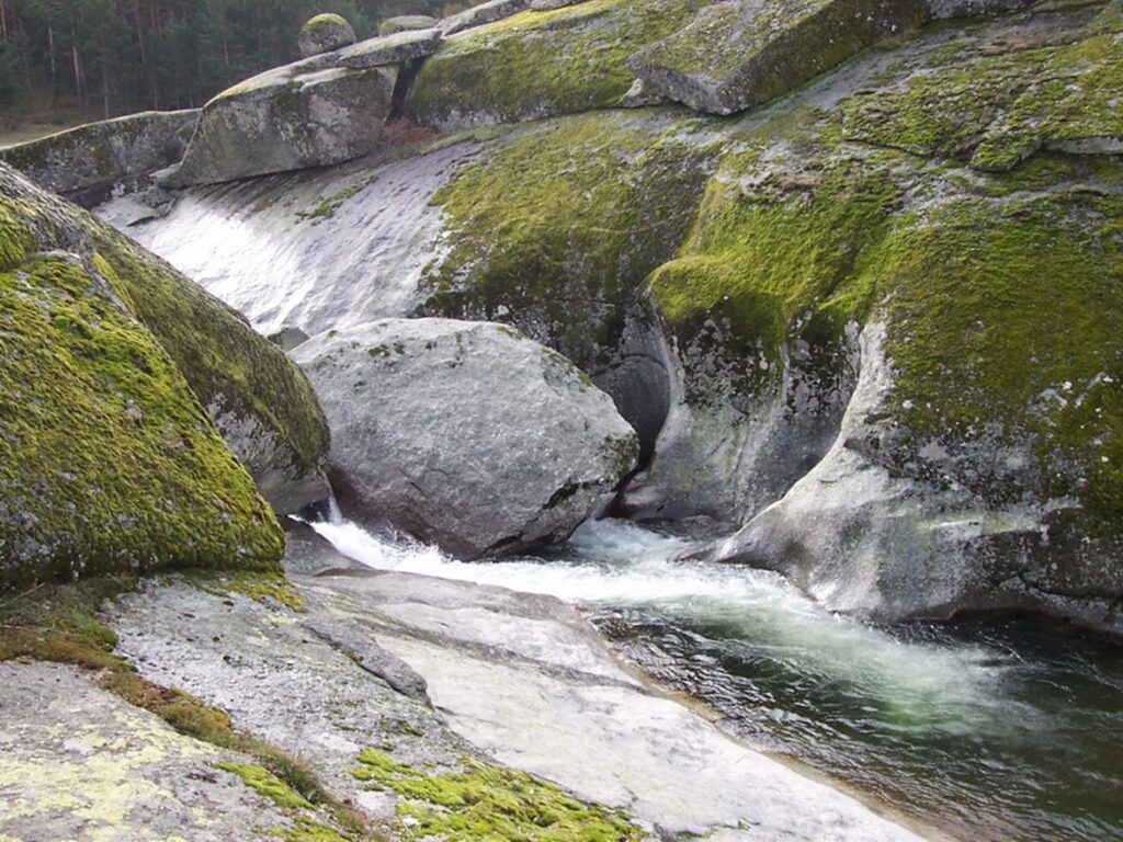 Las chorreras de Hoyos del Espino son una preciosidad en cualquier época del año