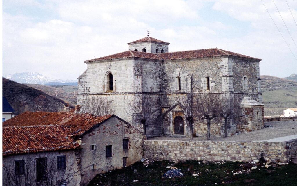 Bonita vista de la iglesia de Cervera de Pisuerga