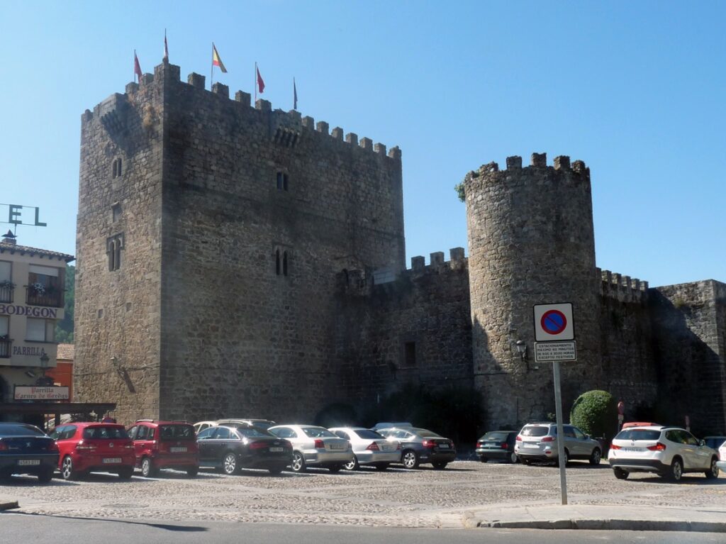 La torre del homenaje del Castillo de la Triste Condesa, en Arenas de San Pedro, se puede visitar.