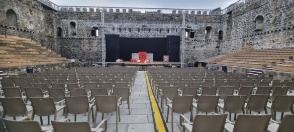 Castillo de Arenas de San Pedro preparado para una representación de la compañía Edulogic Producciones