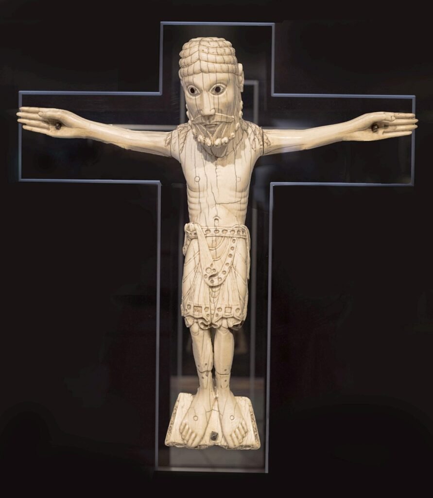 El Cristo de Carrizo es una talla románica del siglo XI que puedes contemplar en el museo de León