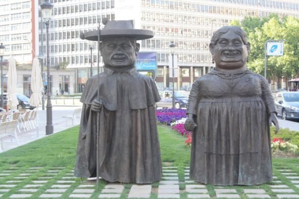 Estatua que homenajea a los Gigantillos en Burgos